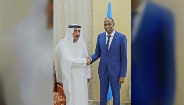 رئيس الوزراء الصومالي مستقبلا السفير الإماراتي