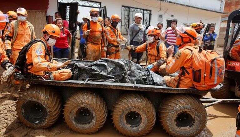 استمرار محاولات الإنقاذ في كارثة كولومبيا - رويترز