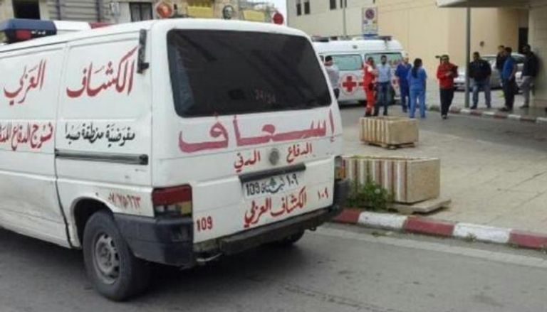 عربـة إسعاف قريبة من موقع الاشتباكات