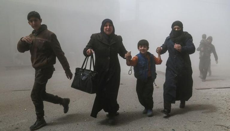 مدنيون فارون من الغارات في سوريا