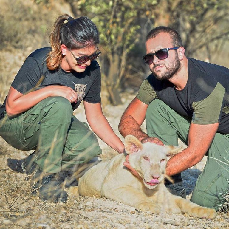 بشرى ابنة باسم الحسن وزوجها خالد