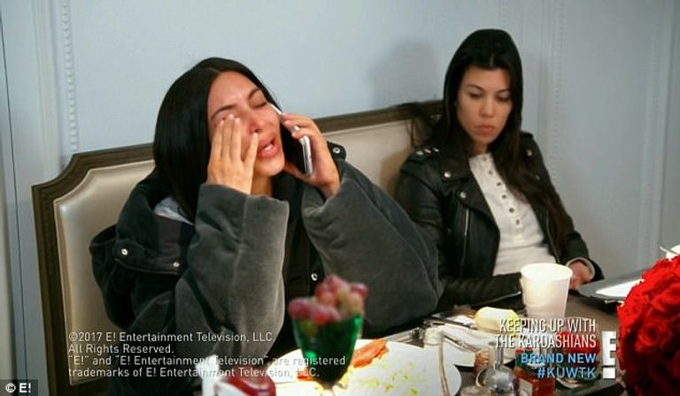 كيم تبكي بعد معرفة أن زوجها بالمستشفى