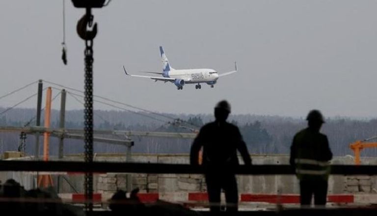 طائرة تهبط في مطار دوموديدوفو الروسي ..رويترز