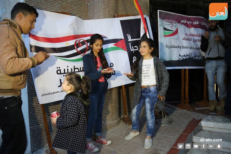 وقفة بالشموع في غزة تضامنًا مع مصر