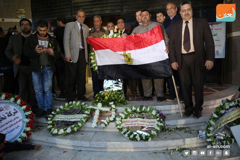 وقفة بالشموع في غزة تضامنًا مع مصر