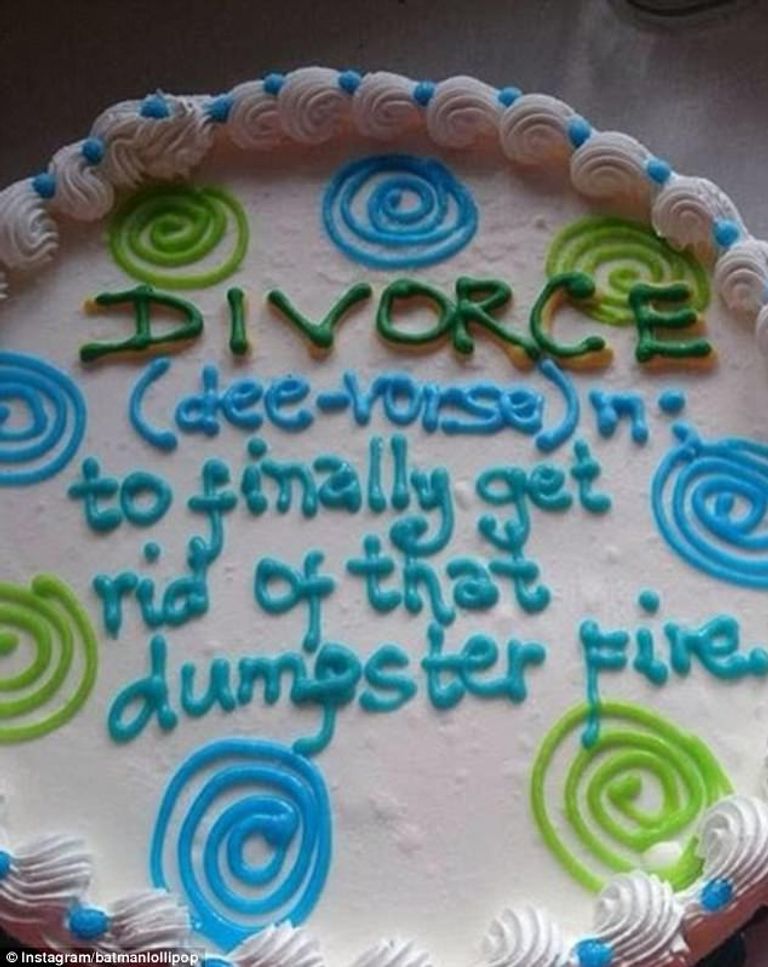 كعكة الاحتفال بالطلاق