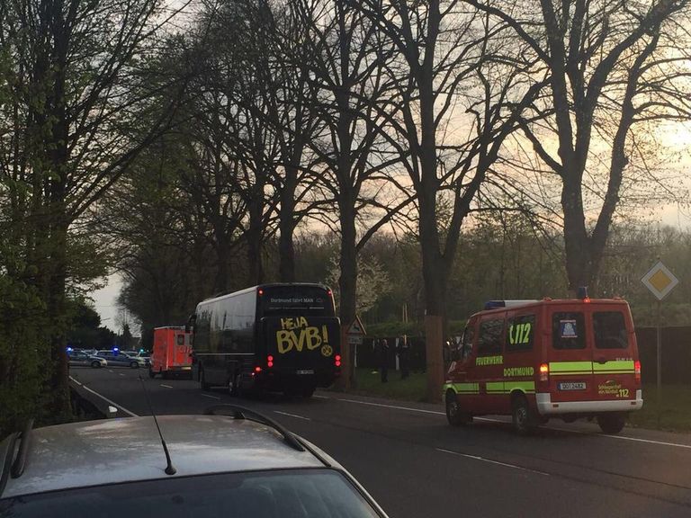 النوافذ الخلفية لحافلة بروسيا دورتموند تضررت جراء الانفجارات