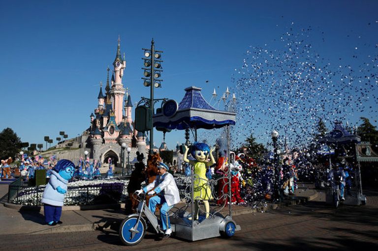 تحتفل شركة ديزني بمرور 25 عاما على افتتاح "ديزني لاند ريزور باريس"
