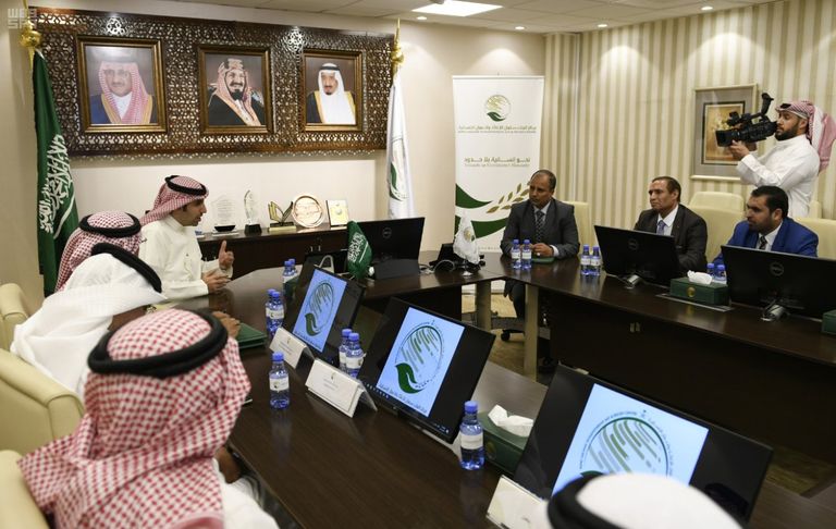 مركز الملك سلمان للإغاثة يجدد عقدا رعاية مصابين يمنين