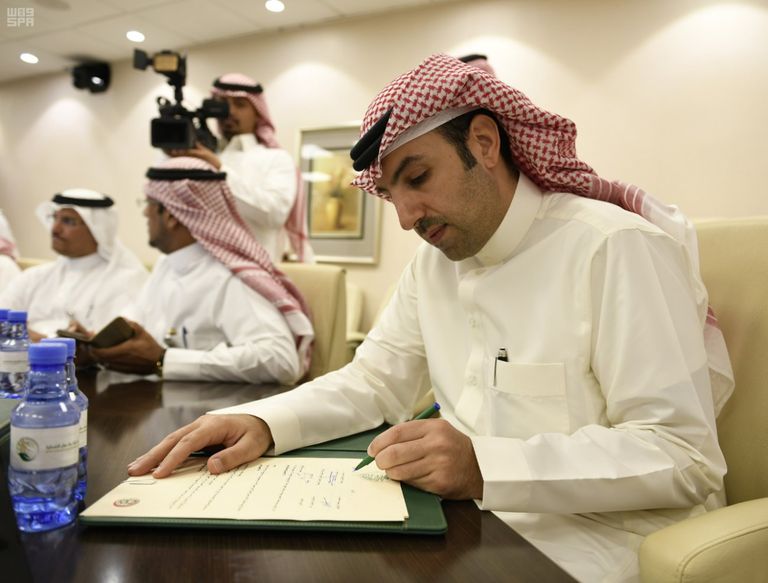 مركز الملك سلمان للإغاثة يجدد عقدا رعاية مصابين يمنين