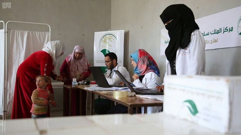 السعودية تدشن مشروع توفير الرعاية الصحية لنازحي خان شيخون