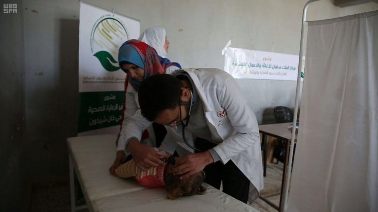 السعودية تدشن مشروع توفير الرعاية الصحية لنازحي خان شيخون