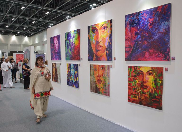 من معرض فنون العالم دبي