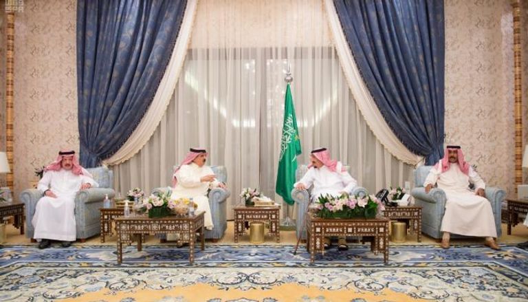 العاهل السعودي يستقبل ملك البحرين