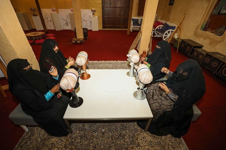 مشاركة الحرفيات الإماراتيات من برنامج "بدوة" للتطوير المهني