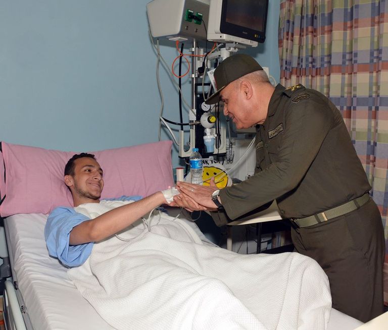 قادة الجيش المصري يقدمون التعزية للبابا تواضروس - صفحة المتحدث العسكري