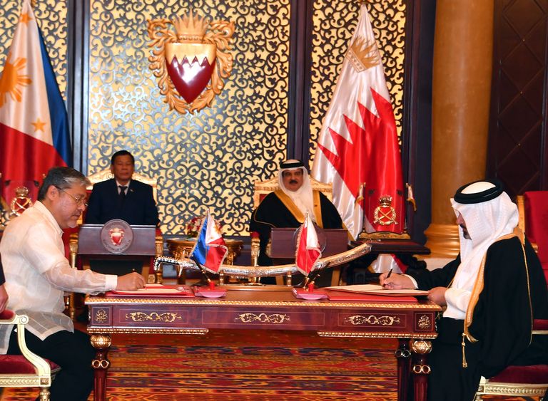 ملك البحرين يستقبل رئيس الفلبين فى المنامة.. وتوقيع اتفاقات مشتركة - صورة 2