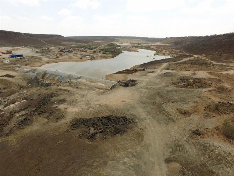 المراحل النهائية من بناء السد