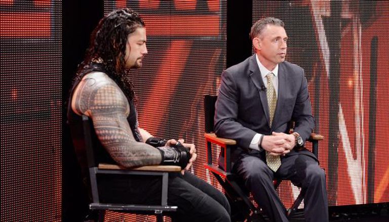 برون سترومان يقلب سيارة الإسعاف وبداخلها رومان رينز