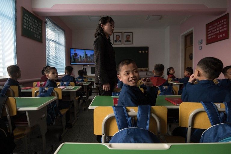 عرض فني في قصر ثقافة الأطفال ببيونج يانج (الفرنسية)