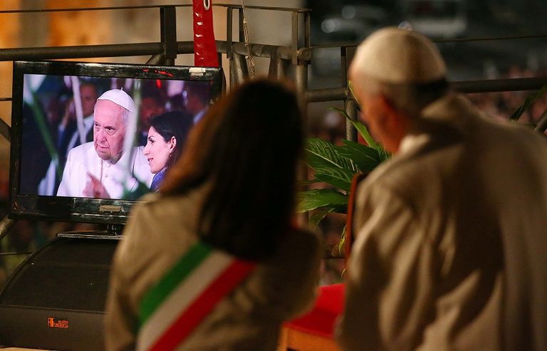 مسيحيو إيطاليا يحيون الجمعة العظيمة