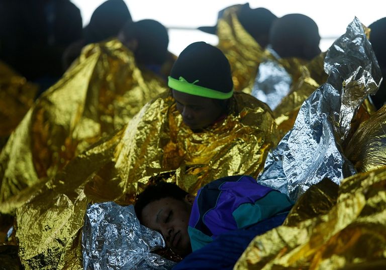 يوم مرهق في عمليات الإنقاذ بالبحر المتوسط - رويترز