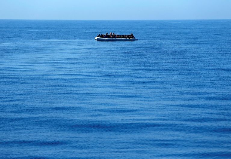 يوم مرهق في عمليات الإنقاذ بالبحر المتوسط - رويترز