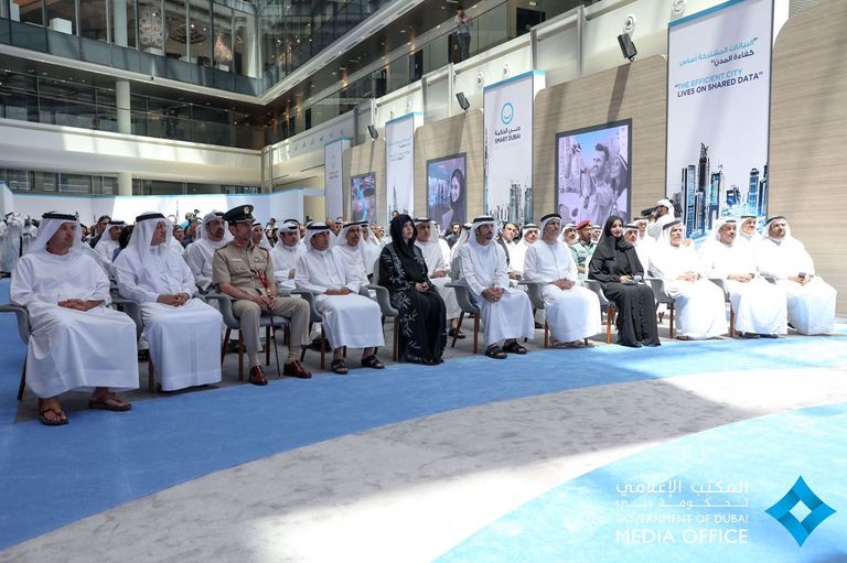 الشيخ حمدان بن راشد آل مكتوم في زيارة لدبي الذكية