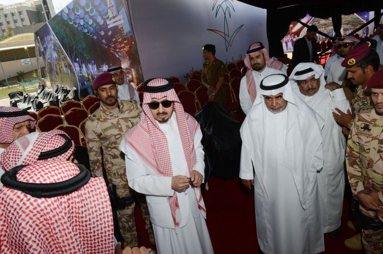 زيارة الأمير خالد بن عبد العزيز لمقر احتفال أبها