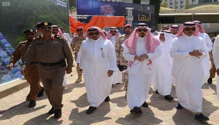 زيارة الأمير خالد بن عبد العزيز لمقر احتفال أبها