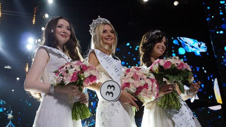 "بولينا بوبوفا" حاملة لقب ملكة جمال روسيا عام 2017