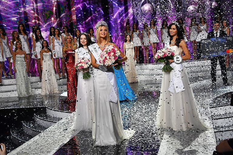 "بولينا بوبوفا" حاملة لقب ملكة جمال روسيا عام 2017