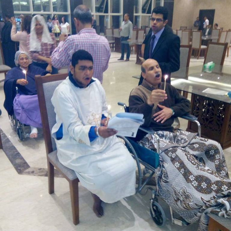 مصابو مارجرجس يقيمون قداس عيد القيامة