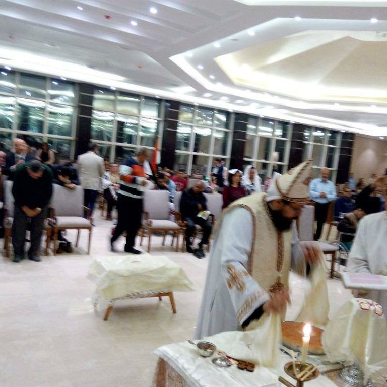 مصابو مارجرجس يقيمون قداس عيد القيامة