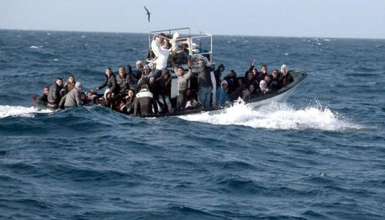 ضبط 50 مهاجرًا غير شرعي في البحر الأحمر