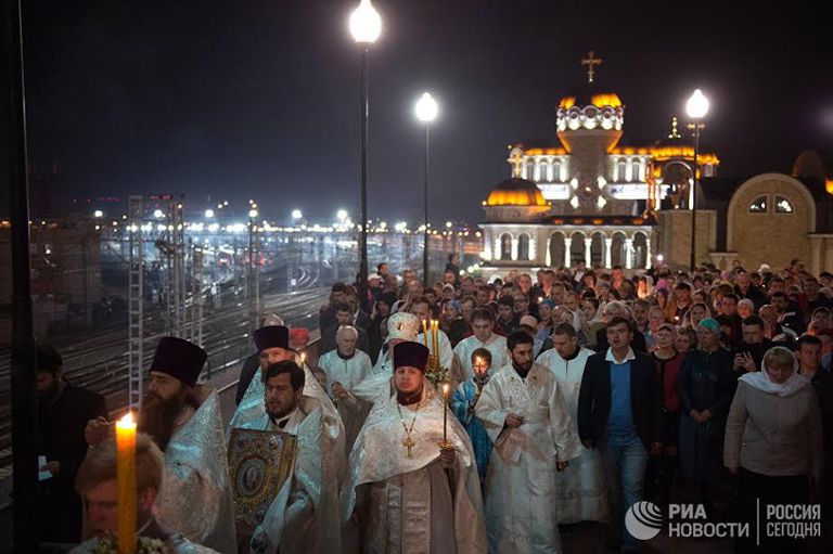 الروس يحتفلون بعيد القيامة