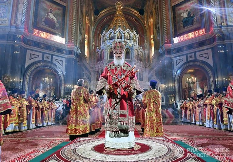 الروس يحتفلون بعيد القيامة