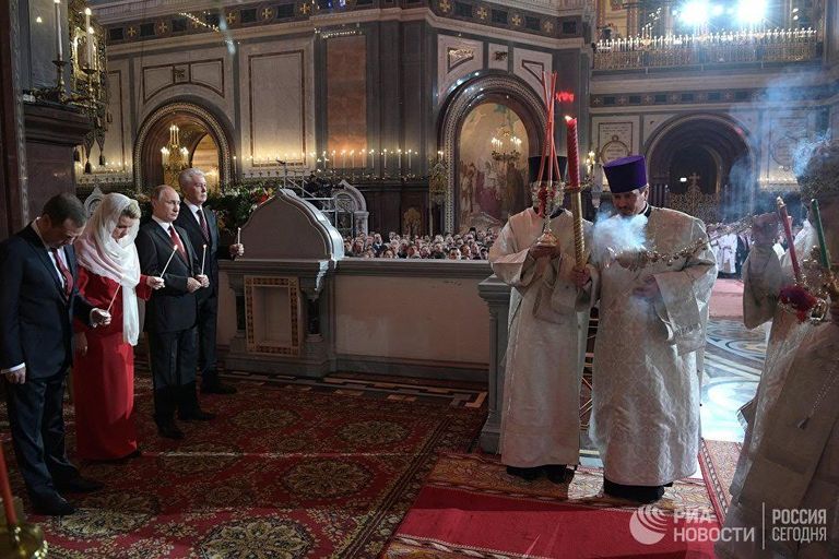 الروس يحتفلون بعيد القيامة