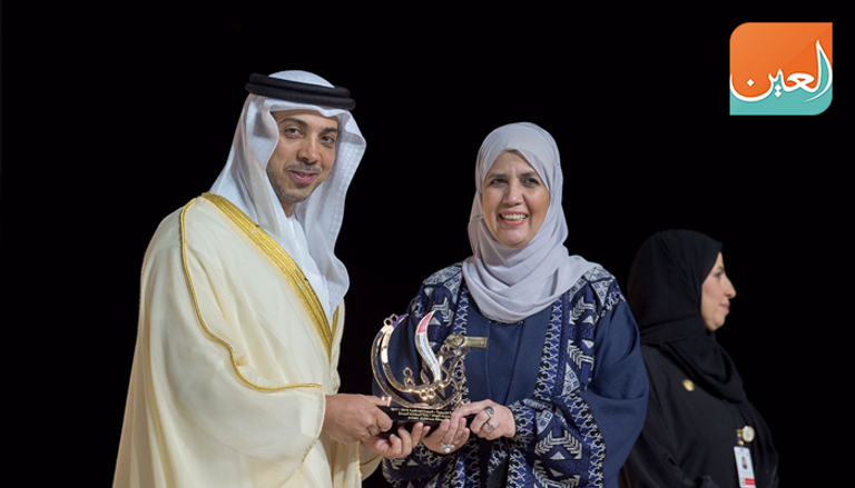 منصور بن زايد يكرم الشيخة لبنى القاسمي