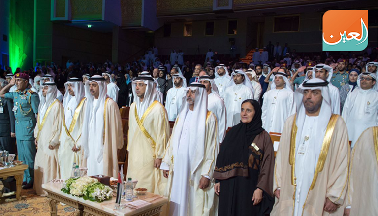 منصور بن زايد يكرم الشيخة لبنى القاسمي