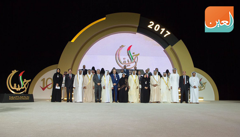 منصور بن زايد يكرم الشيخة لبنى القاسمي