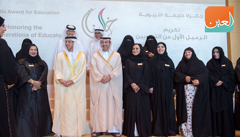 منصور بن زايد يكرم الشيخة لبنى القاسمي