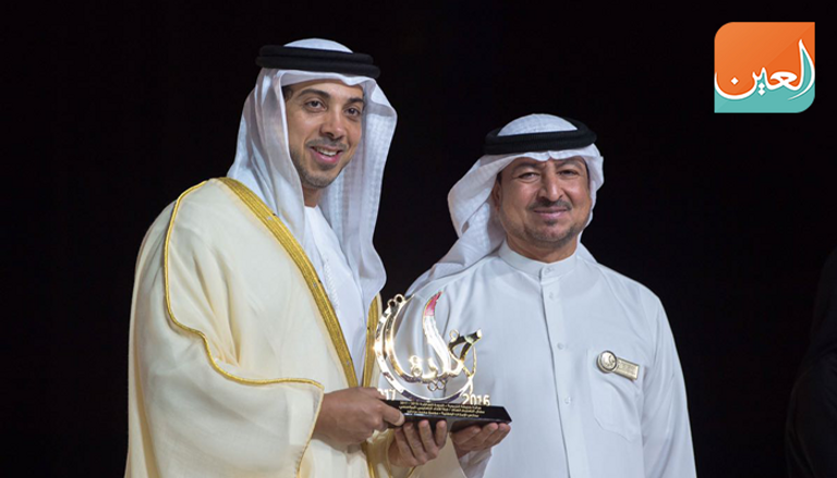 منصور بن زايد يكرم الشيخة لبنى القاسمي