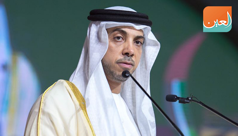 منصور بن زايد يكرم الشيخة لبنى القاسمي