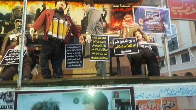 دمية "اللنبي" تتحول إلى "دمى الإرهابيين" في شم النسيم