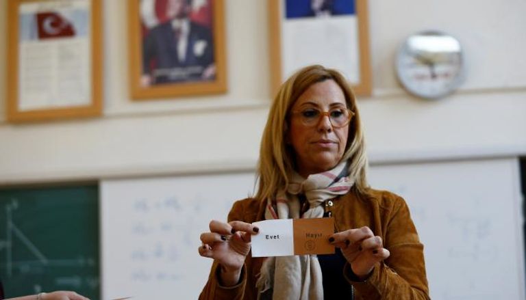 جدل البطاقات غير المختومة يهدد بإبطال استفتاء أردوغان