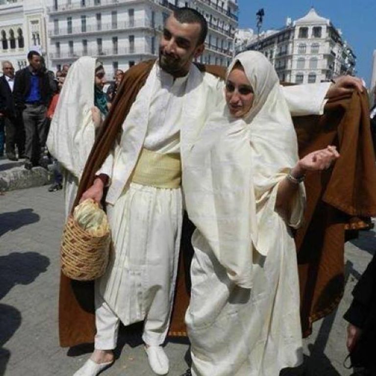 الحــايَــكْ.. رمز الزينة والحياء للمرأة الجزائرية