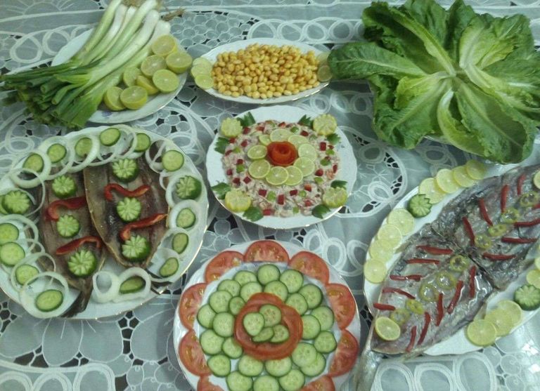 مصريون بإحدى الحدائق في شم النسيم - أرشيفية