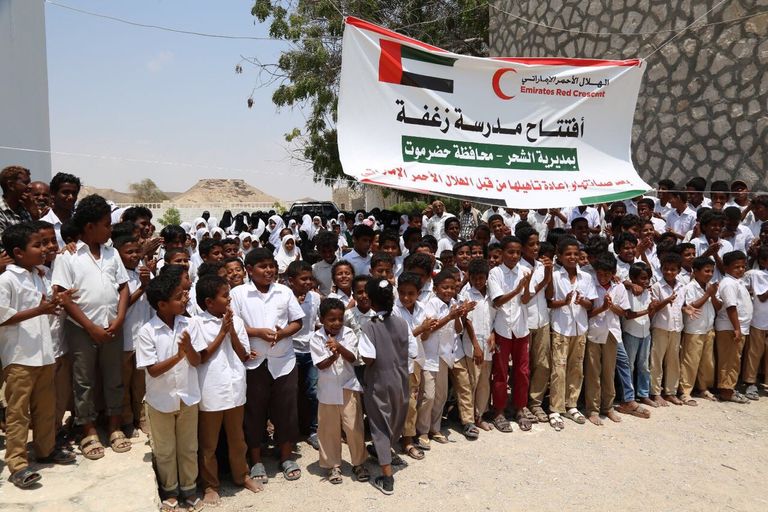 الهلال الأحمر الإماراتي يفتتح مدرسة في اليمن