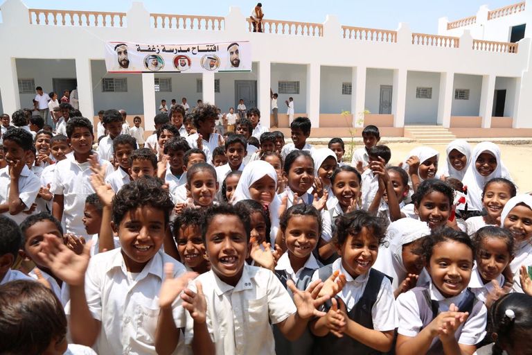 الهلال الأحمر الإماراتي يفتتح مدرسة في اليمن